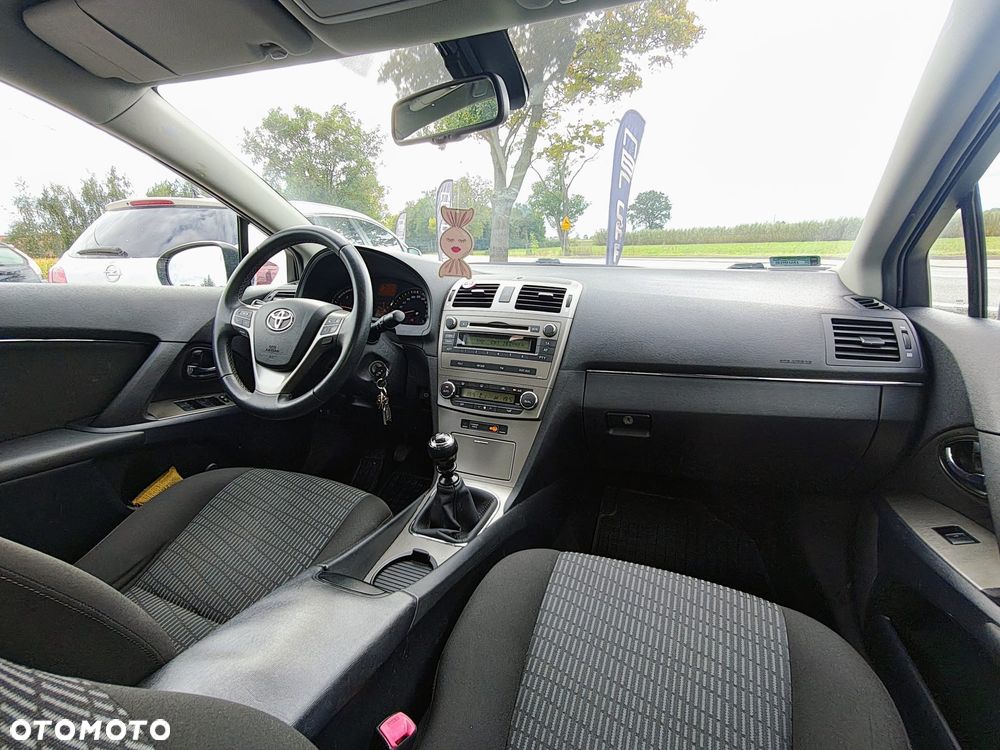 Toyota Avensis - 18