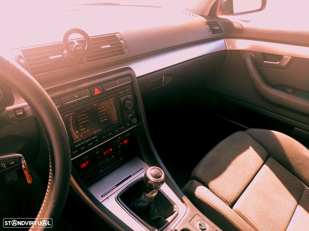 Audi A4 Avant 2.0 TDi S-line - 4