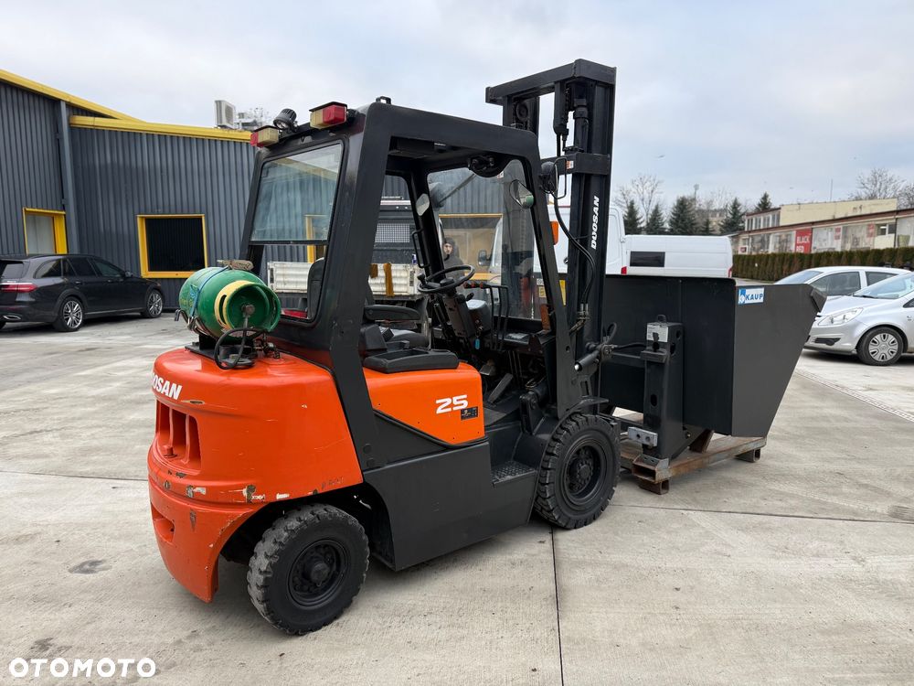 Doosan G25G - 8