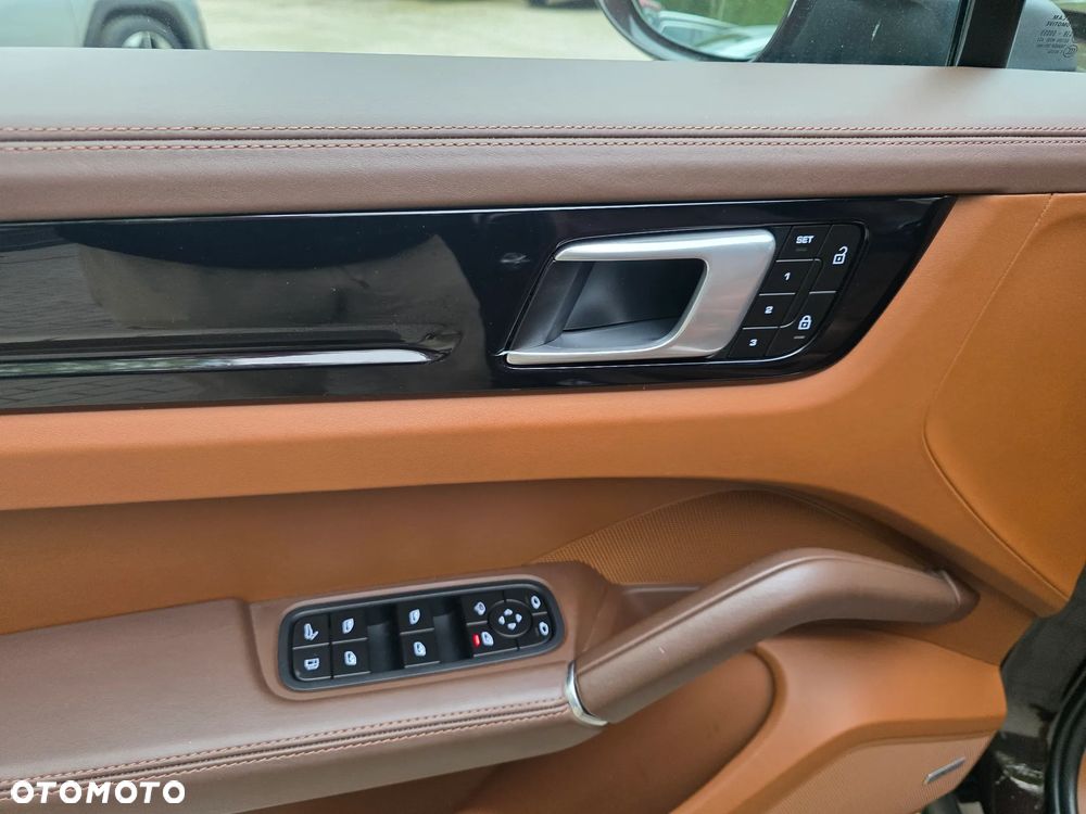 Porsche Cayenne E-Hybrid Platinum Edition - 10
