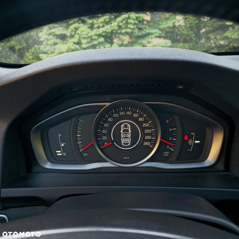 Volvo V60 D4 Momentum - 31