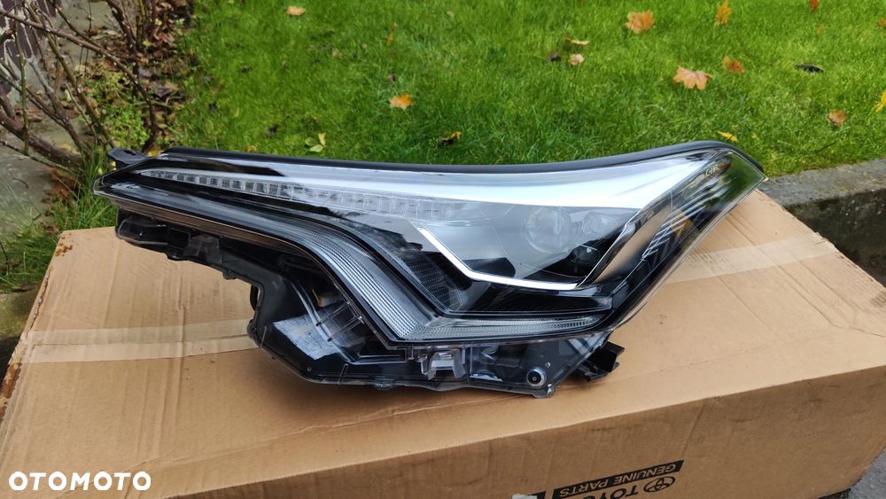 Toyota C-HR 16-19 Lampa Przód Przednia Lewa Full LED Oryginał Nieklejona