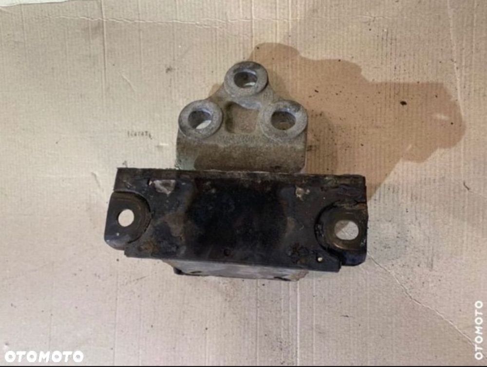 łapa poduszka silnika 1.3 cdti jtd opel corsa d