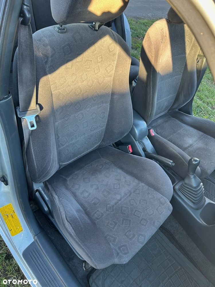 Toyota Corolla 2.0 D-4D Sol - 18