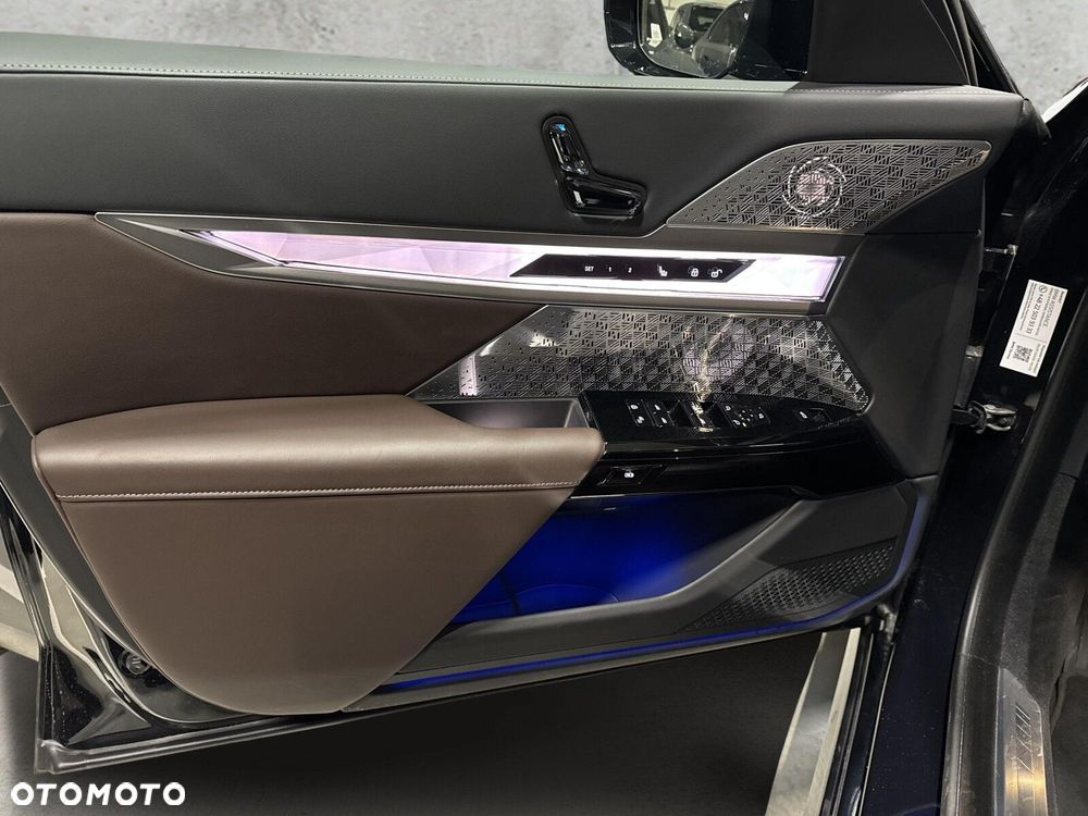 BMW i7 - 12