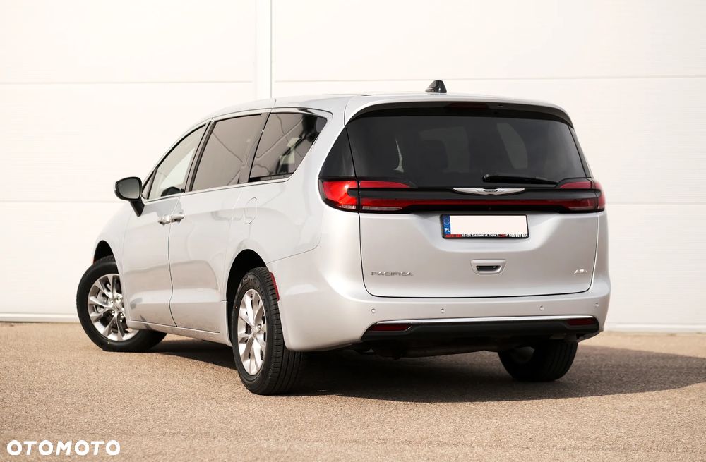 Chrysler Pacifica - 7