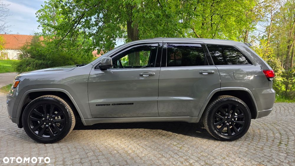 Jeep Grand Cherokee - 12
