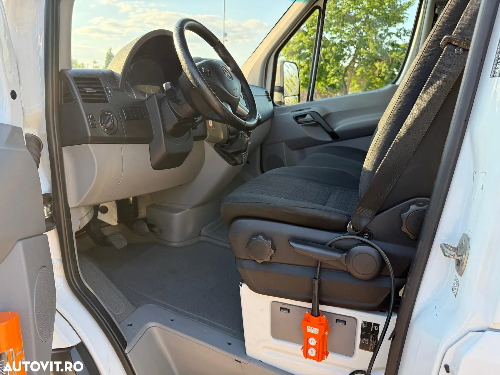 Mercedes-Benz Sprinter - 25