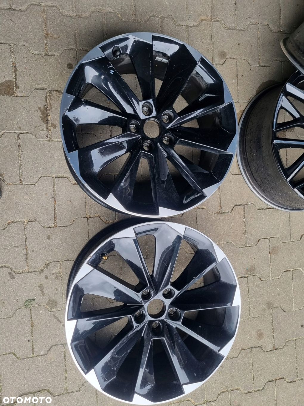 Felga aluminiowa Skoda OE SUPERB 3V0601025T 8.0" x 19" 5x112 ET 44 - 1