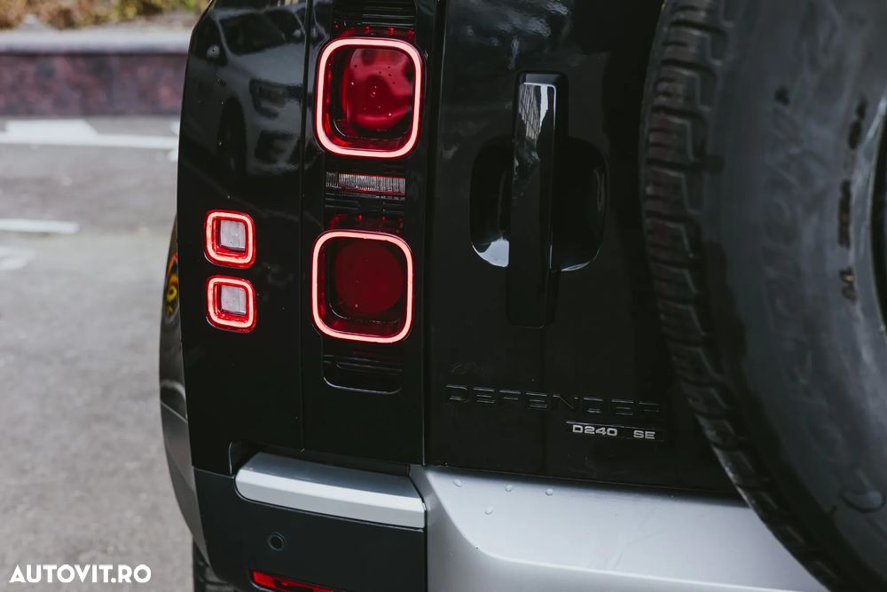 Land Rover Defender 110 2.0L D240 SE - 13