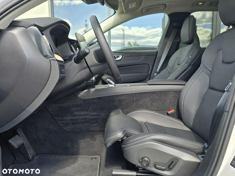 Volvo XC 60 T8 Plug-In Hybrid AWD Ultra Dark - 6