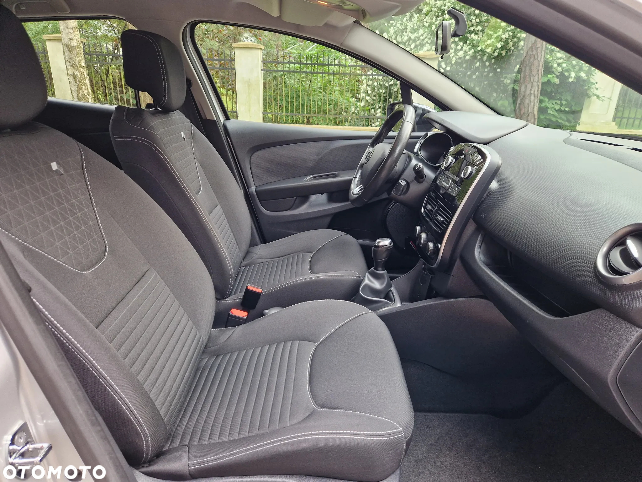 Renault Clio 1.2 16V Limited EU6 - 26