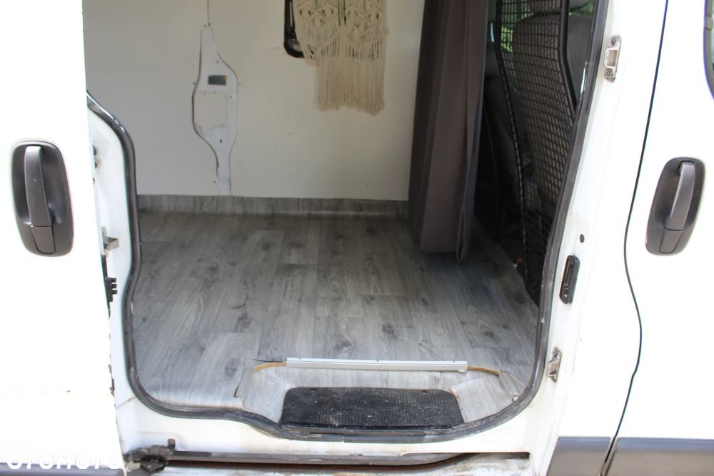Opel Vivaro - 11