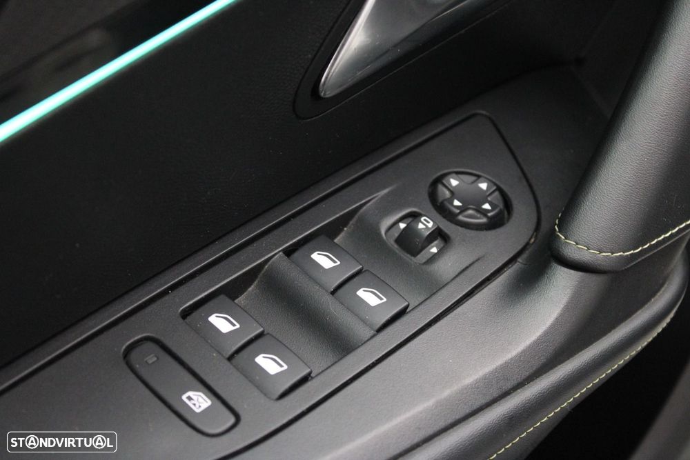 Peugeot e-2008 50 kWh GT - 27