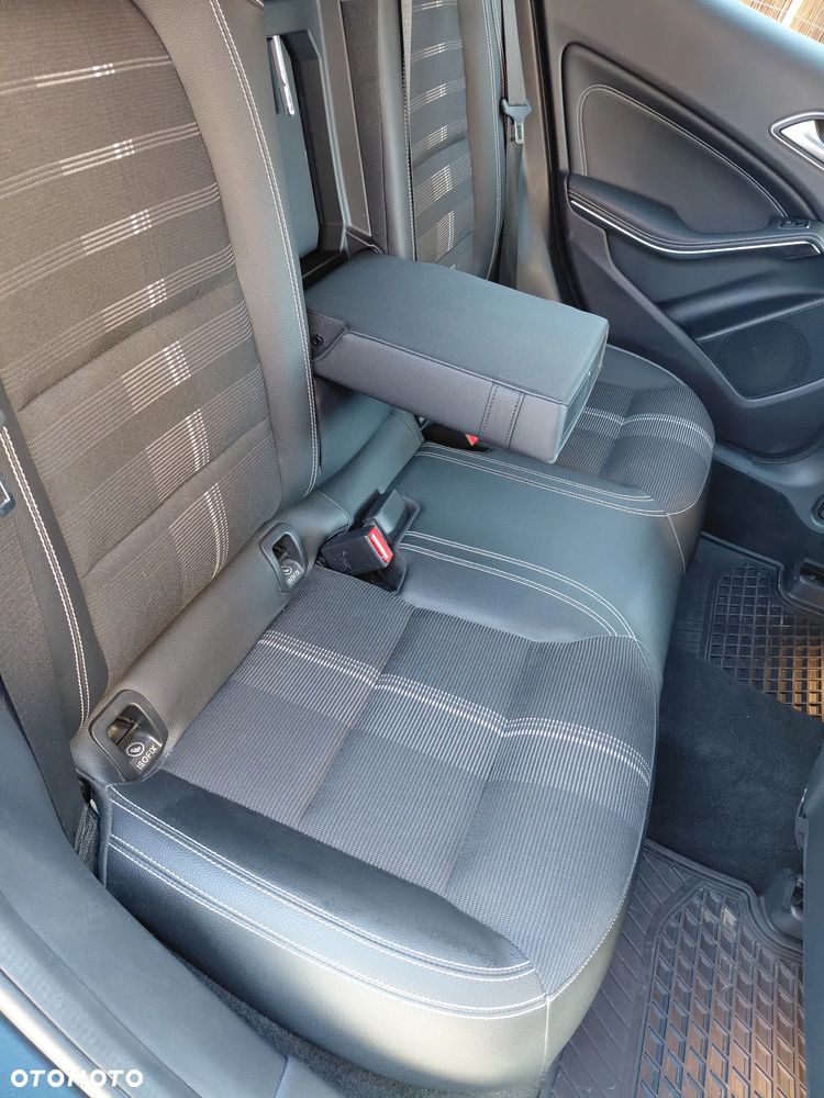 Mercedes-Benz GLA 200 7G-DCT Urban - 24