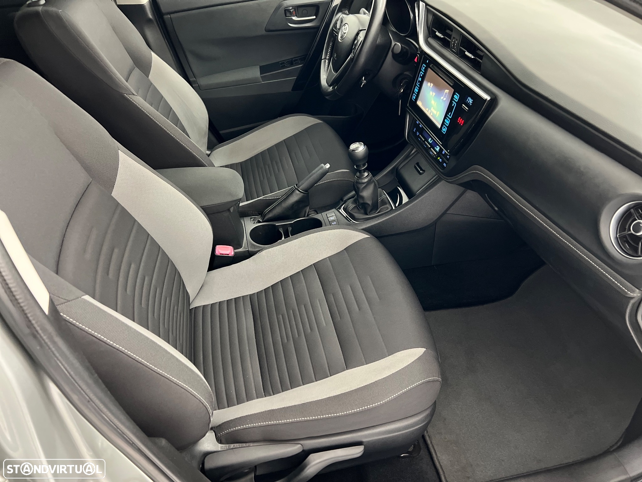 Toyota Auris Touring Sports 1.6 D-4D Comfort +P.Sport+Navi - 29