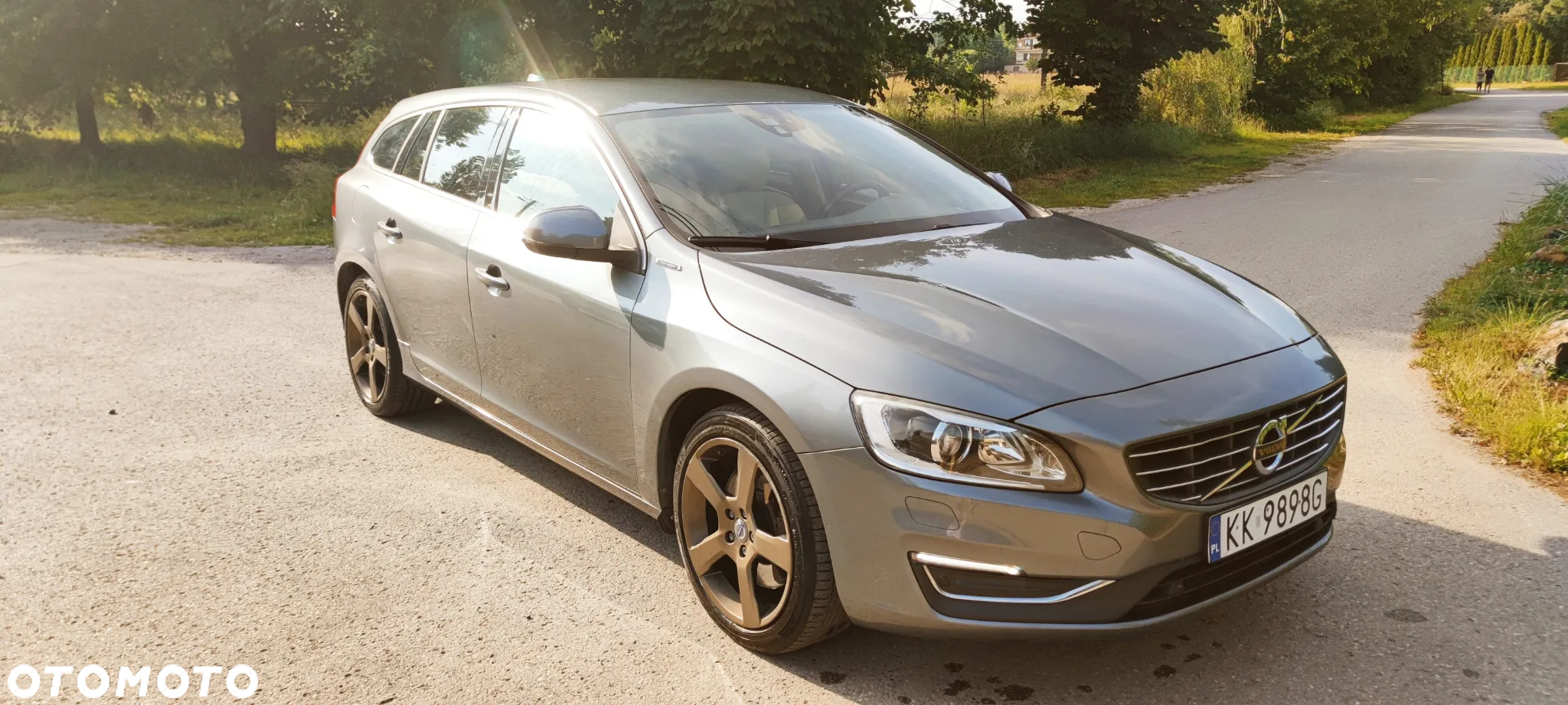 Volvo V60 D6 AWD Plug-in Hybrid Summum - 11