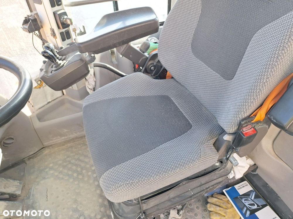 Volvo L 120 H 4X4 - 11