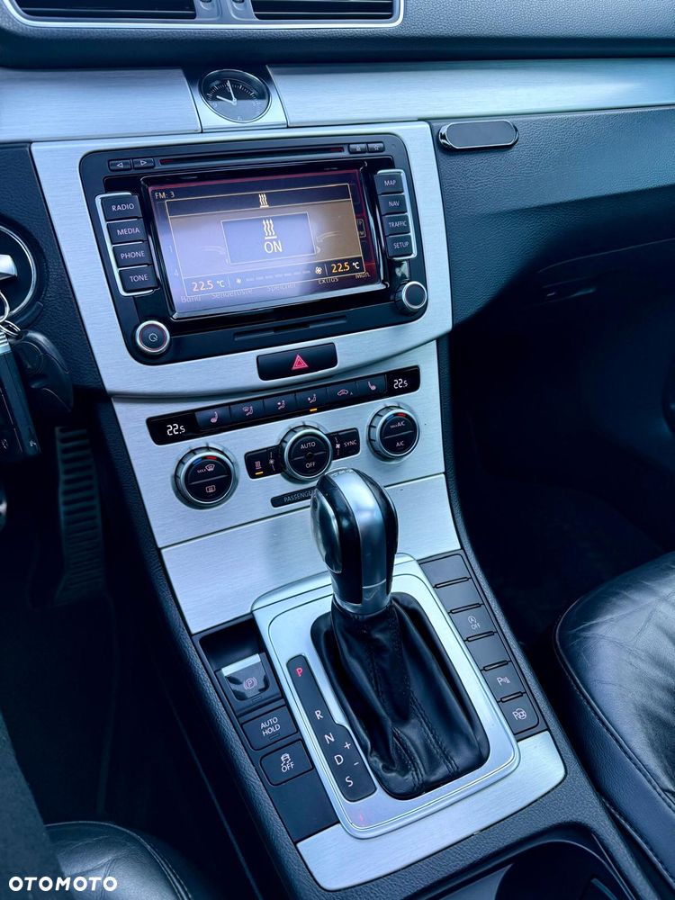 Volkswagen Passat 2.0 TDI DSG BlueMotion Technology R-Line - 36