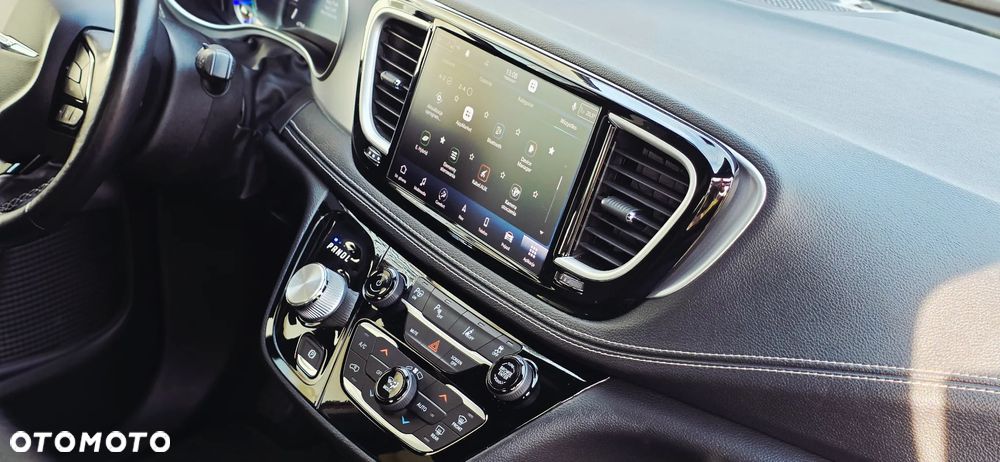 Chrysler Pacifica - 31