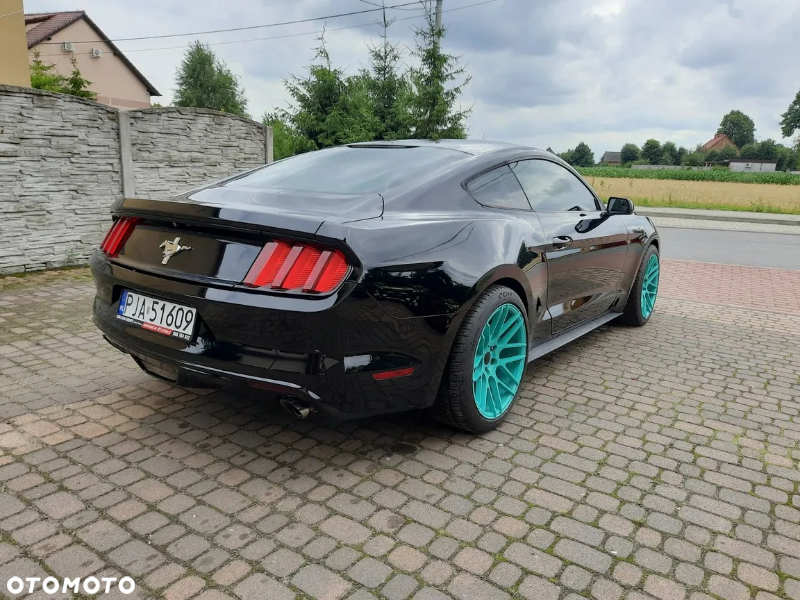 Ford Mustang - 8