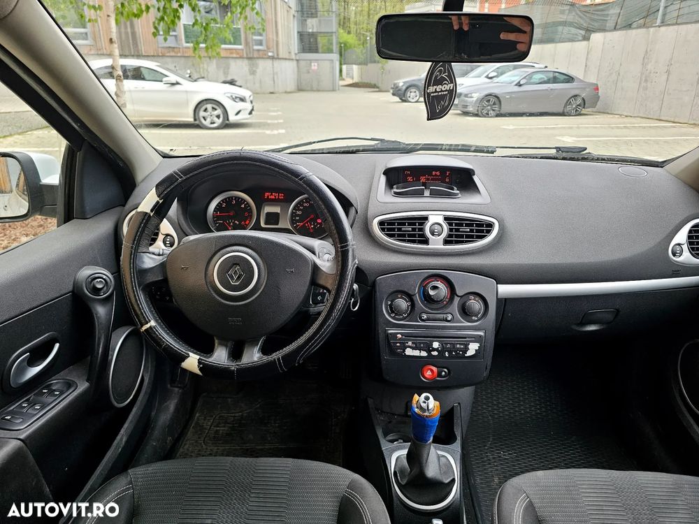 Renault Clio - 23