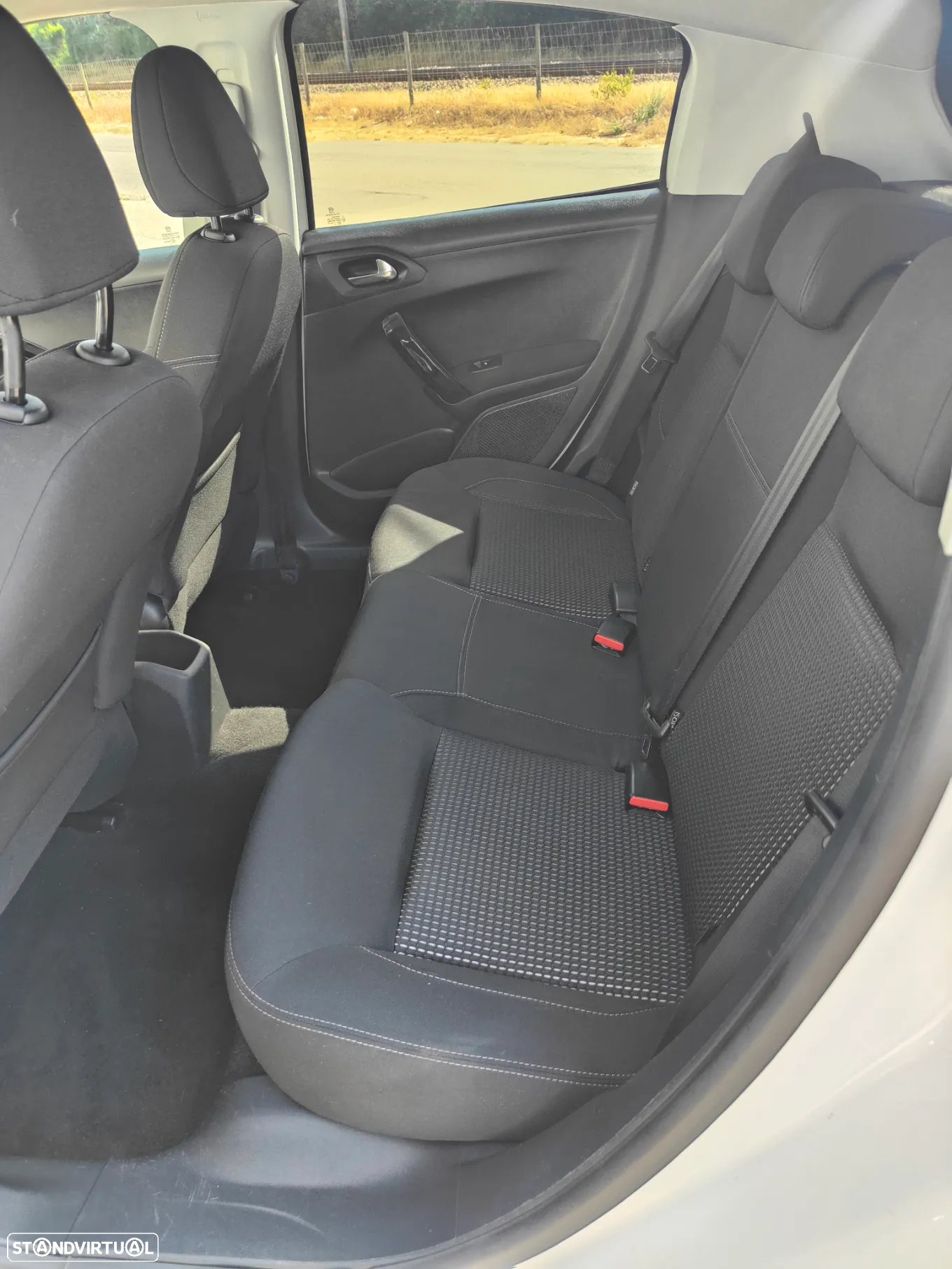 Peugeot 208 1.6 BlueHDi Allure - 9