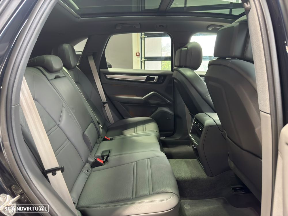 Porsche Cayenne E-Hybrid Platinum Edition - 52