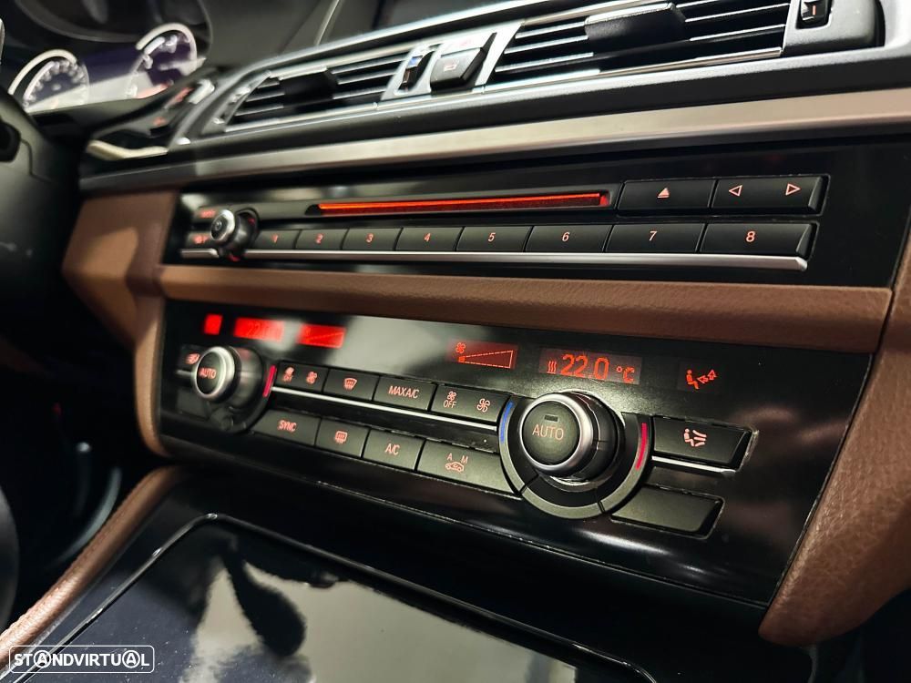 BMW 520 d Pack Desportivo M Auto - 32