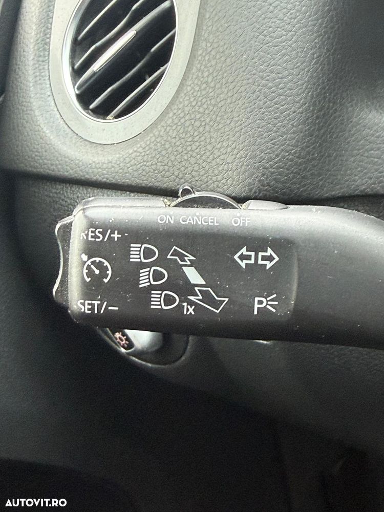 Volkswagen Tiguan 2.0 TDI DPF BlueMotion Technology Lounge Sport & Style - 11