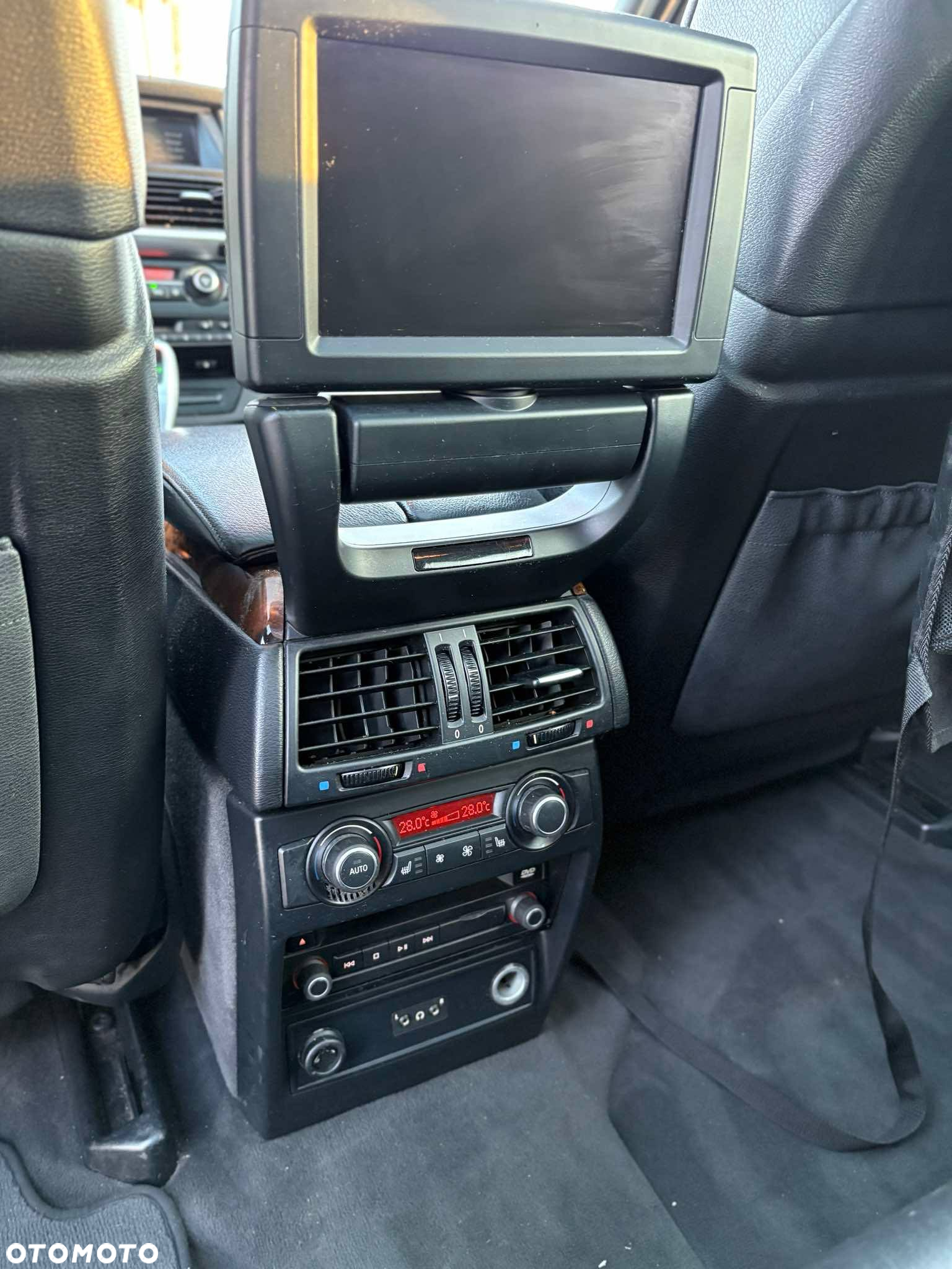 BMW X5 4.8i xDrive - 11