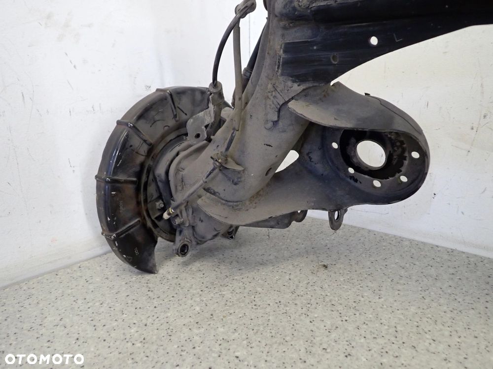 HYUNDAI ix35 2WD 10-15 BELKA ZAWIESZENIA TYŁ - 7