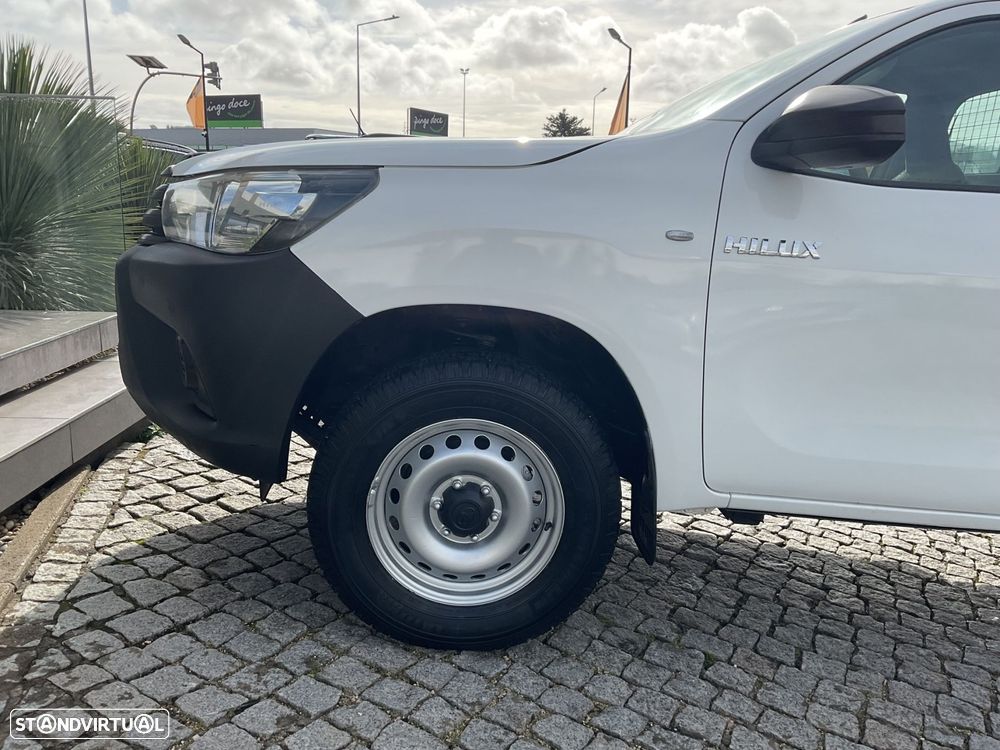 Toyota Hilux 2.4 D-4D CE - 12