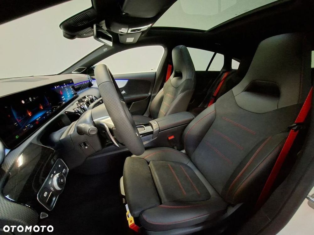 Mercedes-Benz CLA - 12