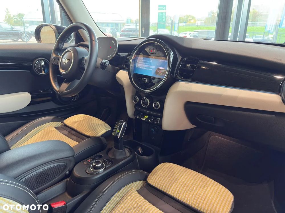 MINI Cooper SE Classic Trim - 10