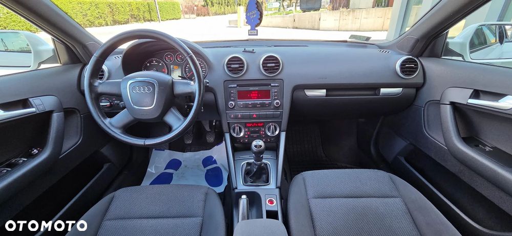 Audi A3 Sportback 1.6 TDI DPF S line Sportpaket - 10