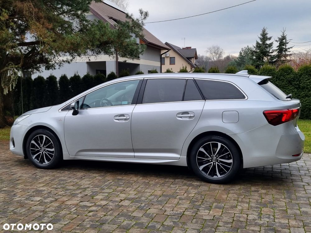 Toyota Avensis 2.0 D-4D Premium - 6