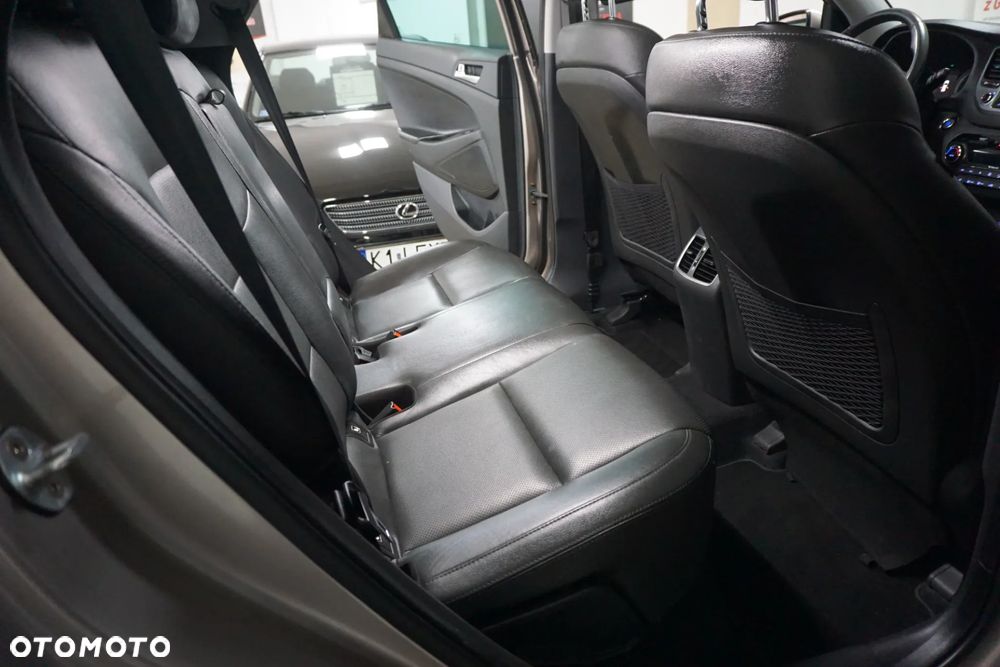 Hyundai Tucson 2.0 CRDi 4WD Automatik Style - 25