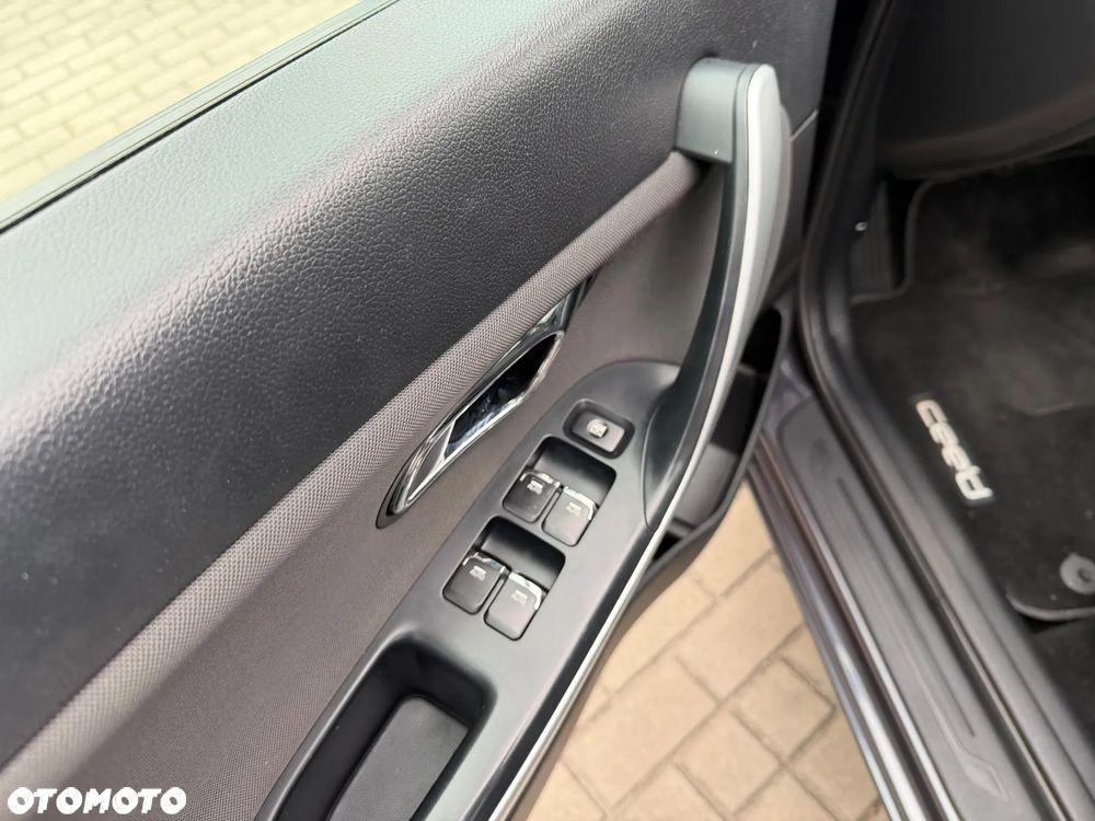 Kia Ceed 1.4 Attract - 18