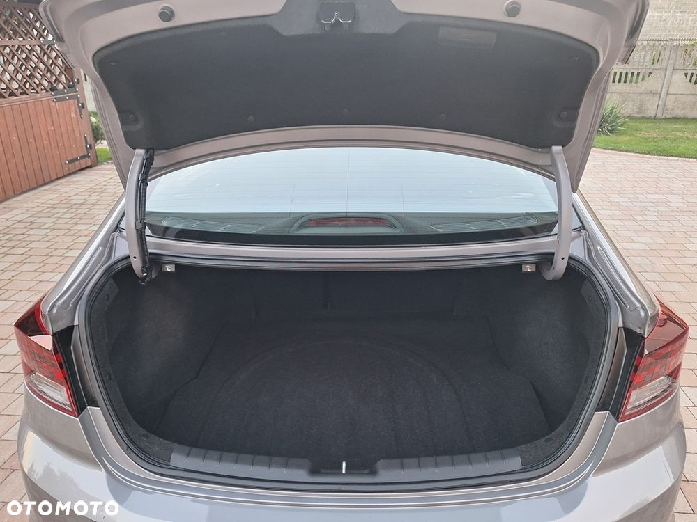 Hyundai Elantra 1.6 Style - 39