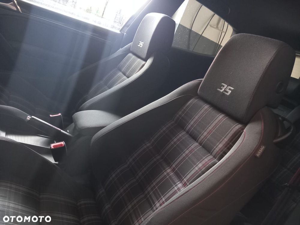 Volkswagen Golf - 26