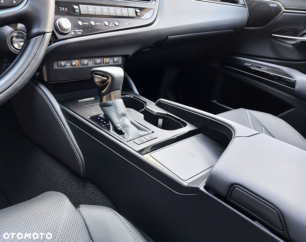 Lexus ES - 20