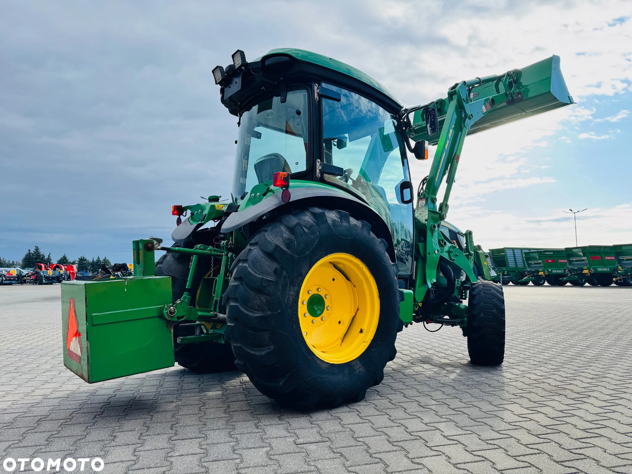 John Deere Seria R 4049R Dostępny od ręki w stanie idealnym - 19