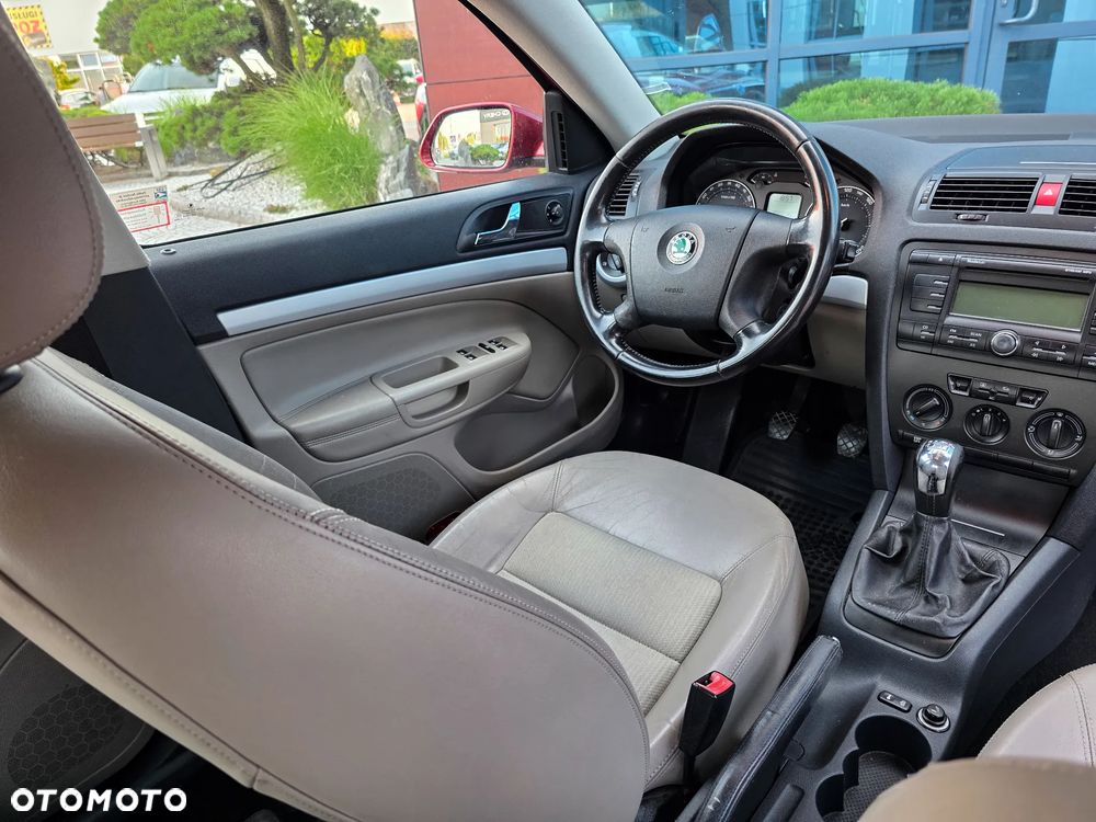 Skoda Octavia 1.6 Ambiente - 13
