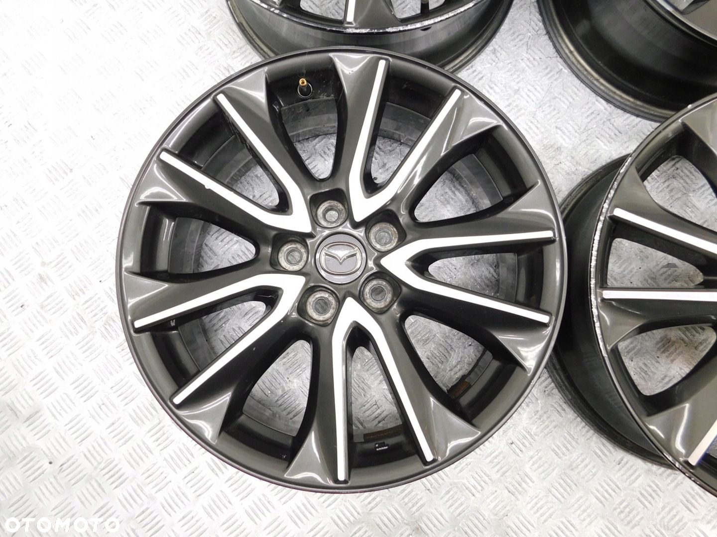 4x FELGI ALUMINIOWE 5x114,3 7Jx18 ET50 - MAZDA 3 6 CX-3 CX-30 CX-5 - 2
