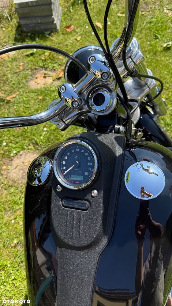 Harley-Davidson Dyna Street Bob - 3