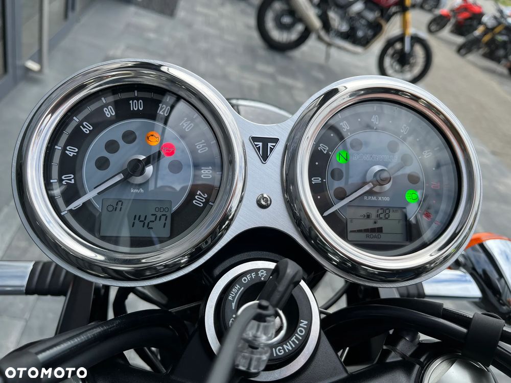 Triumph Bonneville - 5