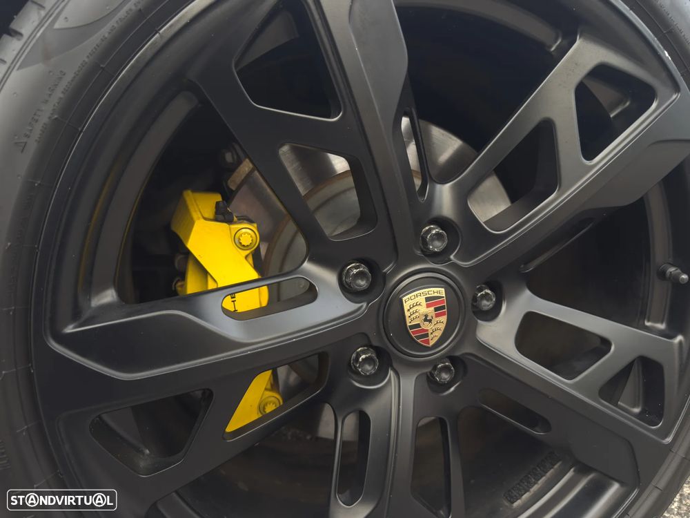 Porsche Taycan Cross Turismo 4 - 11