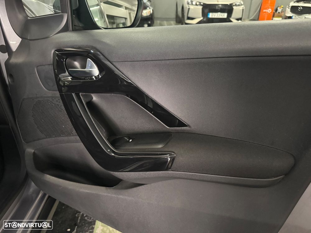 Peugeot 2008 1.5 BlueHDi Signature - 9