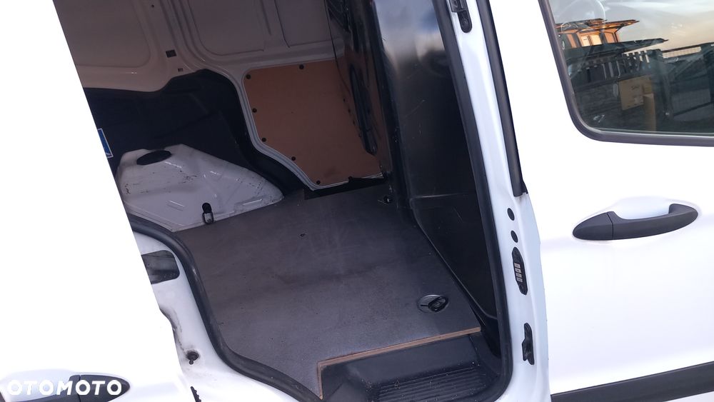 Ford Transit Courier - 15